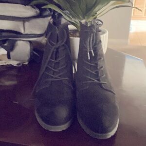 DrScolls black heeled lace up boots good condition worn about 4 times